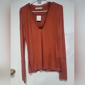 (061) NWT FREE PEOPLE FRESH AND CLEAN LONG SLEEVE TEE - SPICED BRANDY - XS
